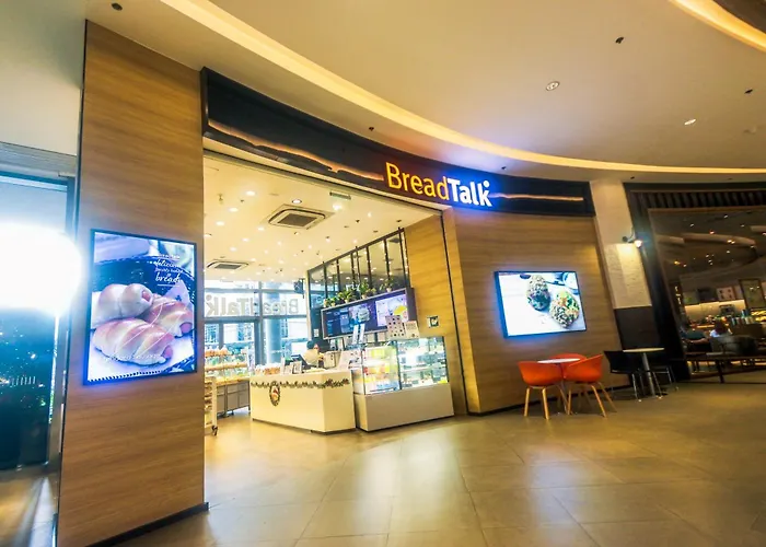 Chic Romantic Getaway Makati One Br Two Br Swim Gym 300 Mb Manila