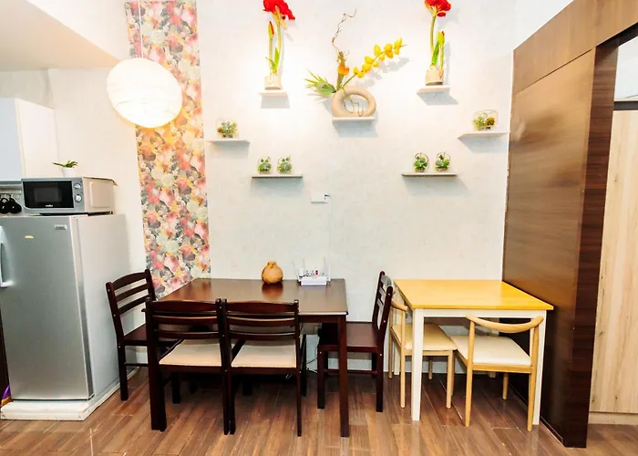 Chic Romantic Getaway Makati One Br Two Br Swim Gym 300 Mb Appartamento *